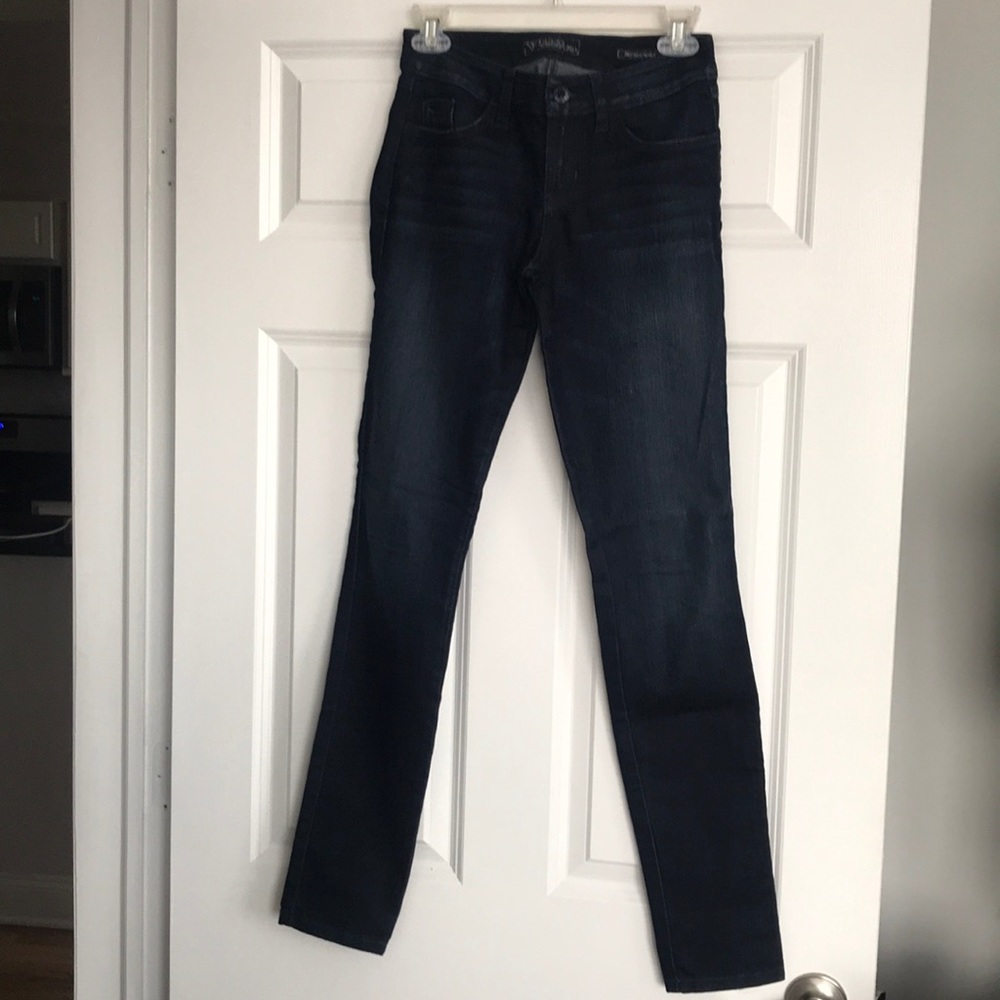 Like New! GUESS Brittney Skinny Fit Jeans - Picture 5 of 8